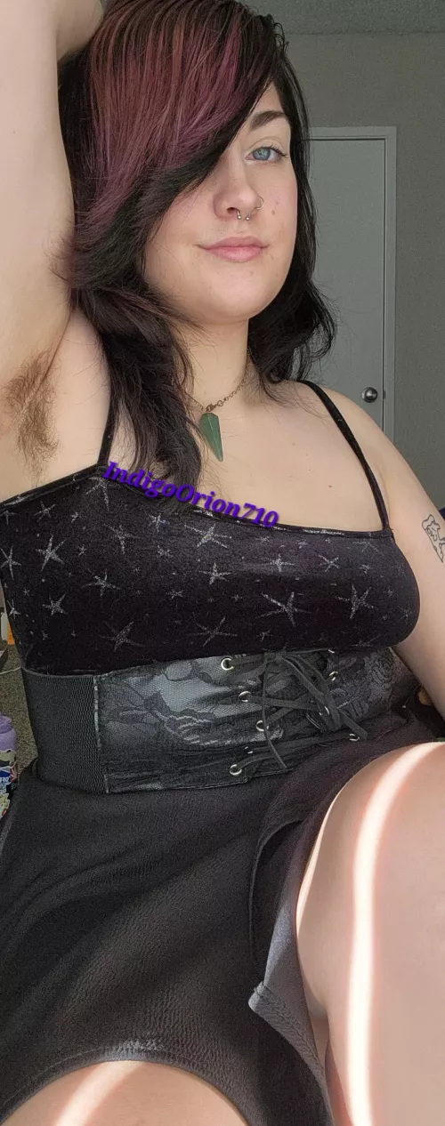 Do you like sniffing or licking pits more? ♡