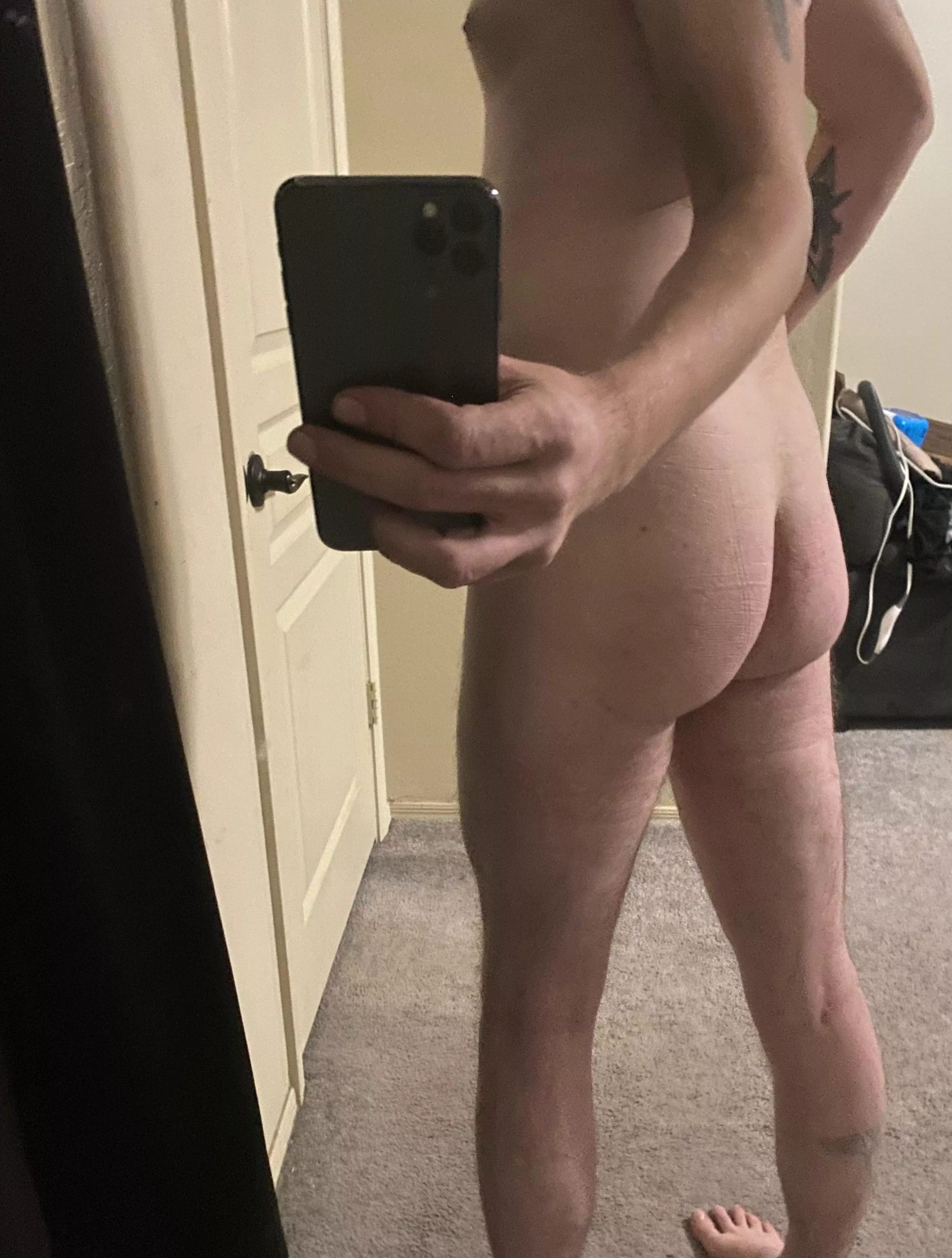 F33 6’1 160 are girls with small tits allowed here?