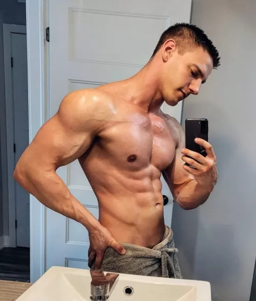 Fresh out the shower 🚿😏💦