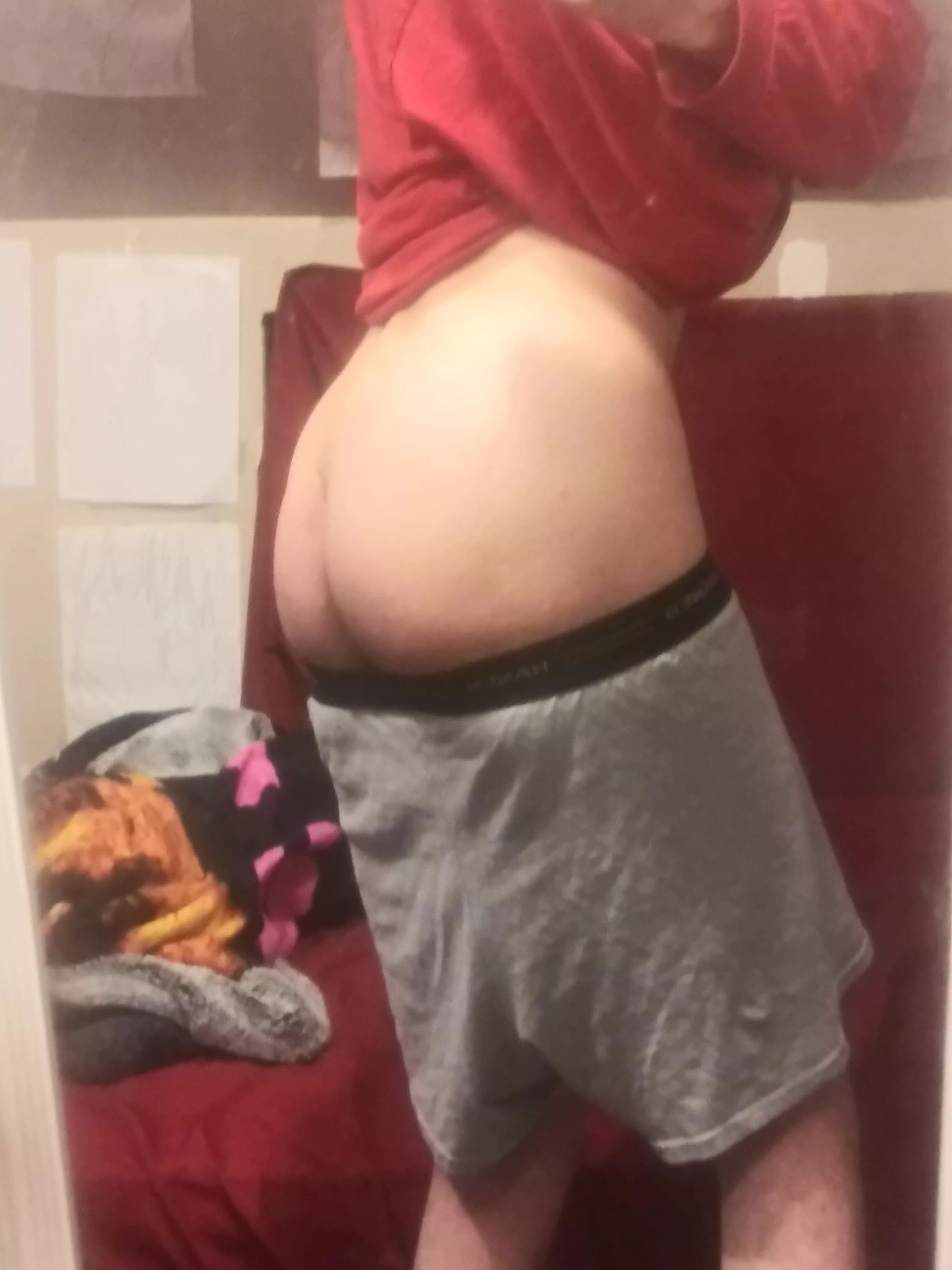 Gotta love round twink butt :)