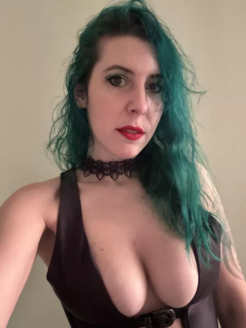 Hottie in a vest [img]