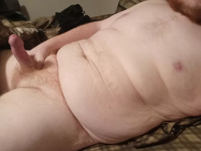 House sitting this weekend and I'm lonely 😩 Being naked in this house has me sooo horny 🙃