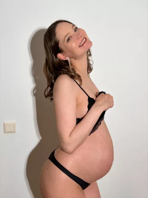 I'm 35 weeks pregnant and I still feel sexy ;)