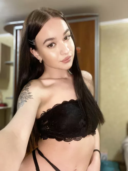 I'm the shy nerd girl in class