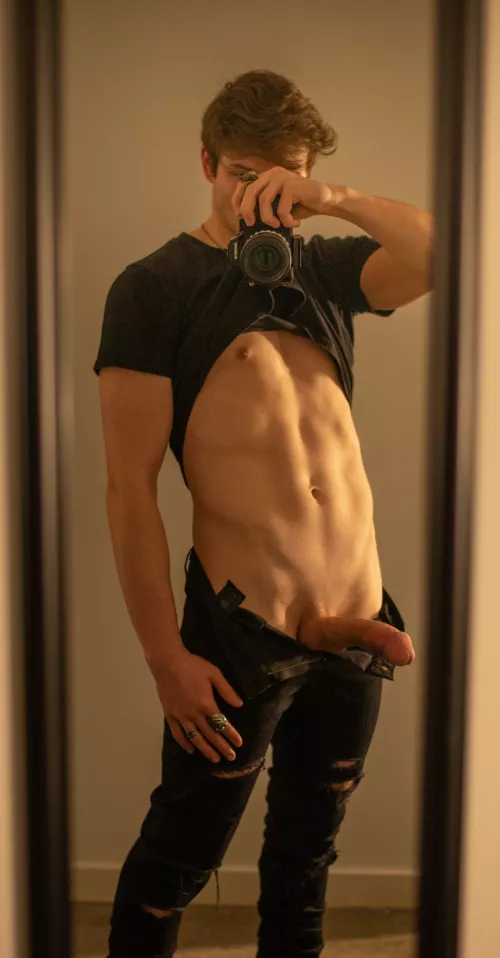 It's my cake day! Could I borrow yours to celebrate? 🎂🍑