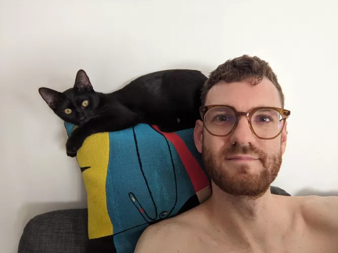 I've realized my cat is the main model in my selfies now