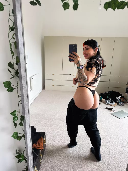 My butt was just looking thicc today 😈