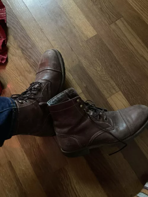 Need help identifying these boots
