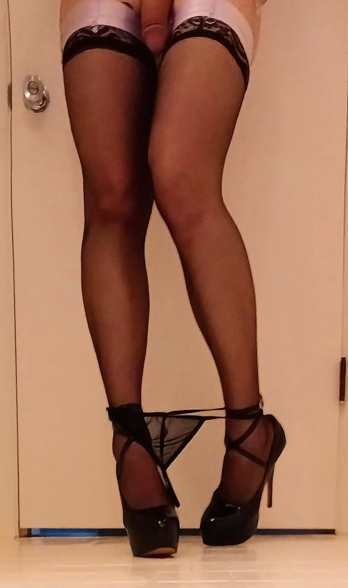 Oops down around the ankles again🤭