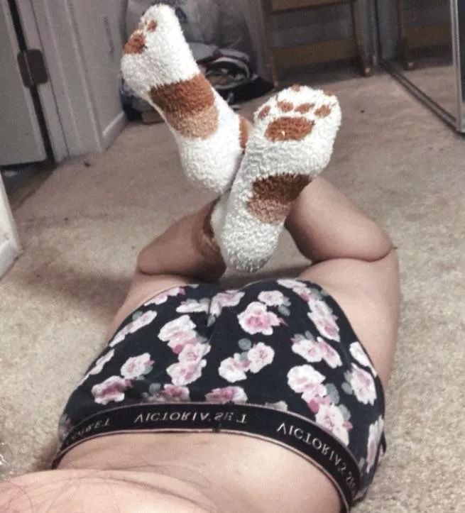 [selling] Who else likes fuzzy socks? Get yourself the gift of these crews ready to ship ~Selling panties/socks/bras and digital content~