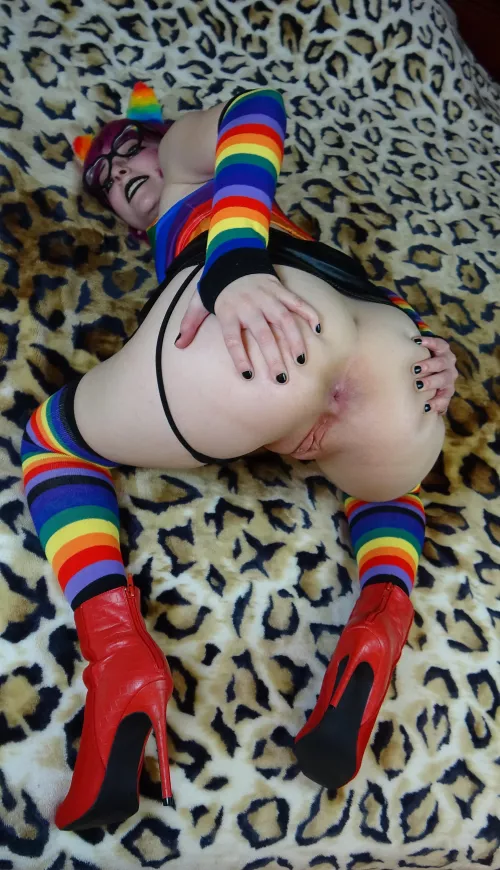 [Sext] or [cam] with me! 💕 I'm a [fet]ish friendly switch [dom] [sub] who loves [GFE], custom [vid]s, and dick [rate]s! 😈 (pricing below)