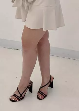 Short skirt and heels is a cute combination, right?