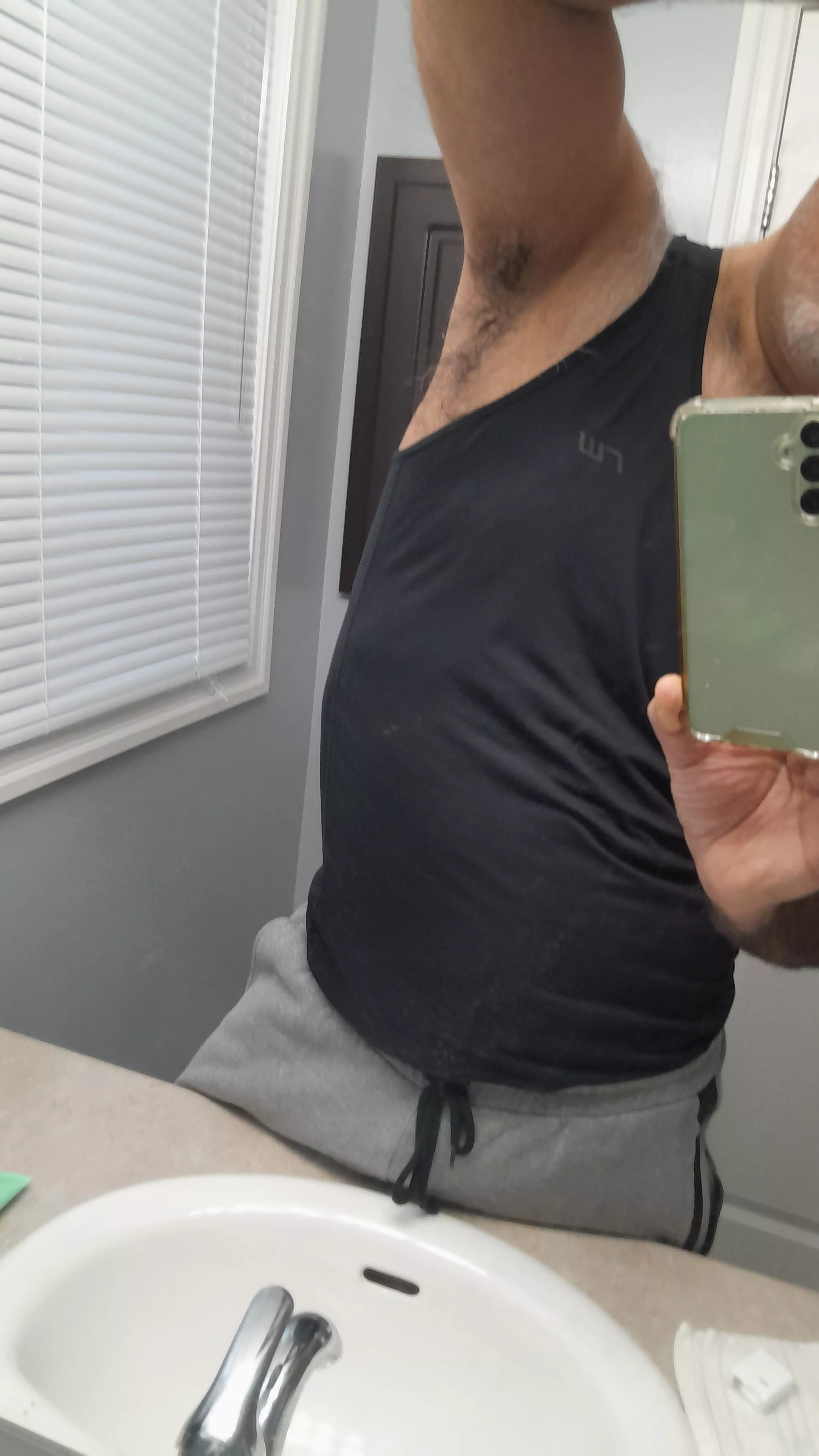 This is the first picture of my armpit.