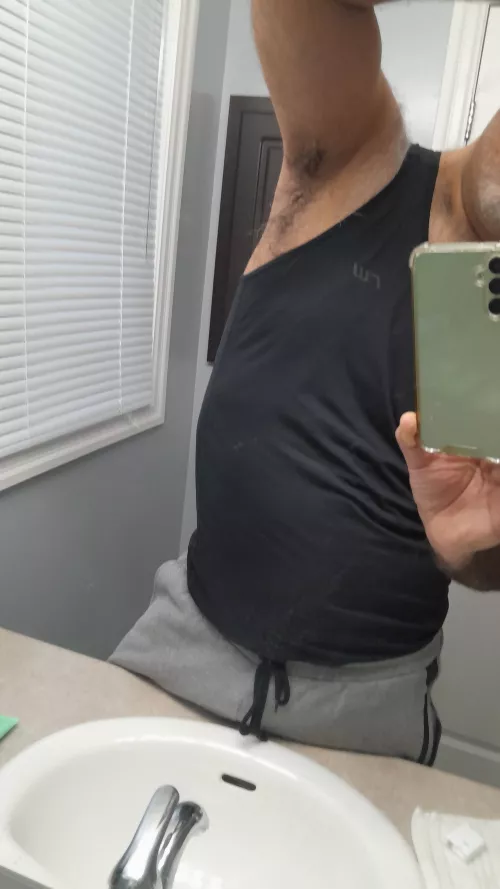 This is the first picture of my armpit.