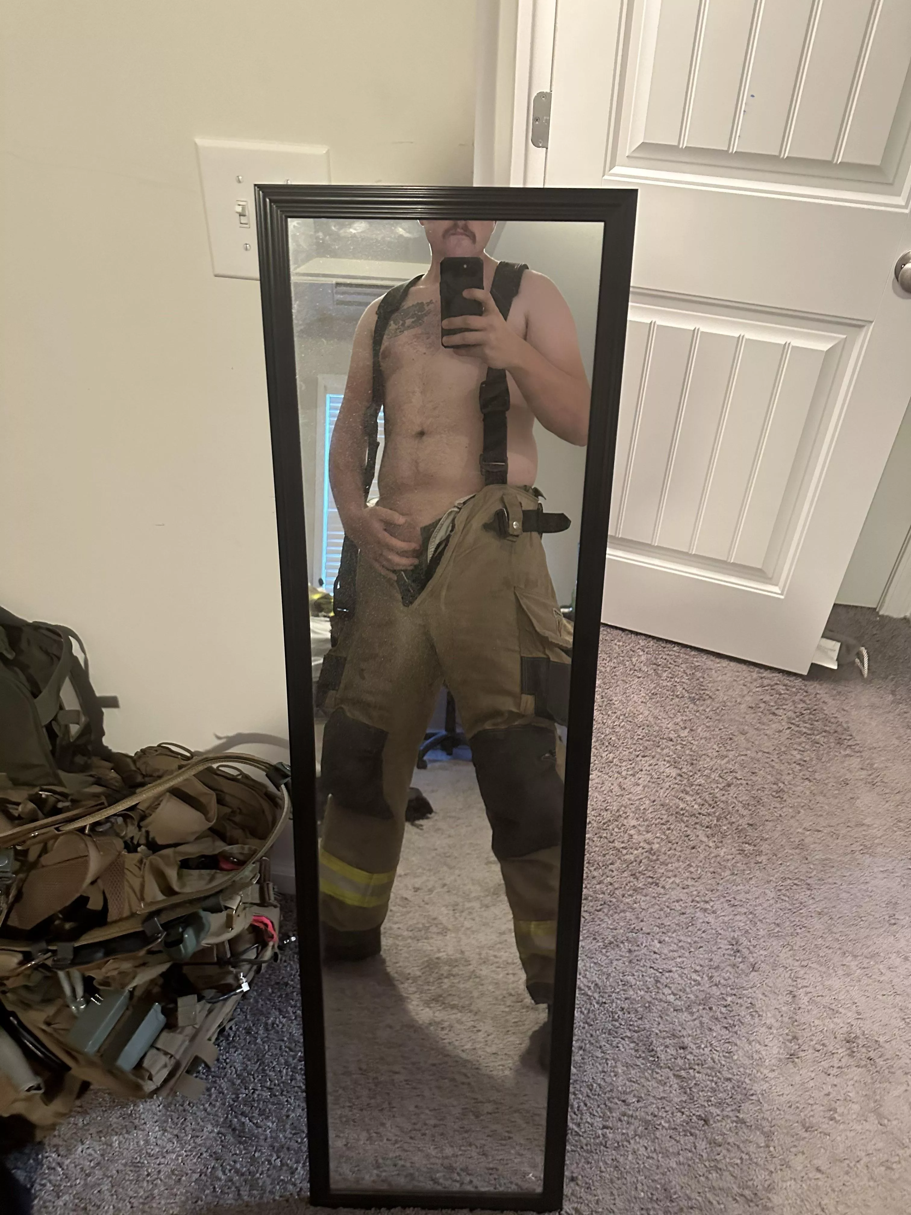 Wanna see what’s underneath my gear 😈