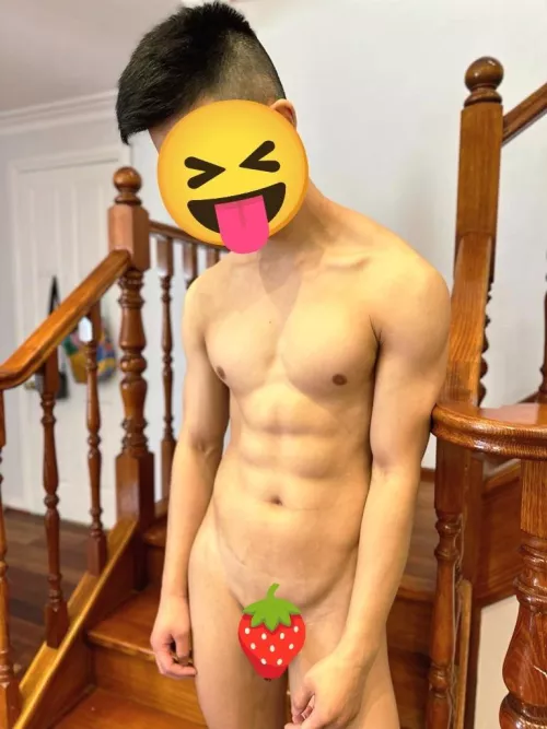 Warm days mean no clothes inside 🤭