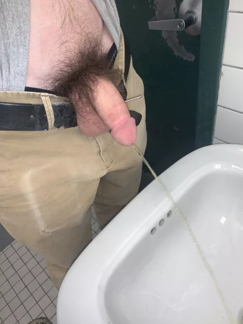 When I do this at work I leave the door unlocked sometimes hoping someone will walk in on me 🤭🤭