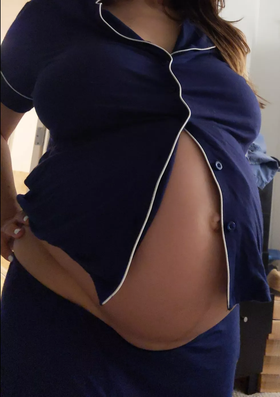 Who likes pregnant belly buttons?