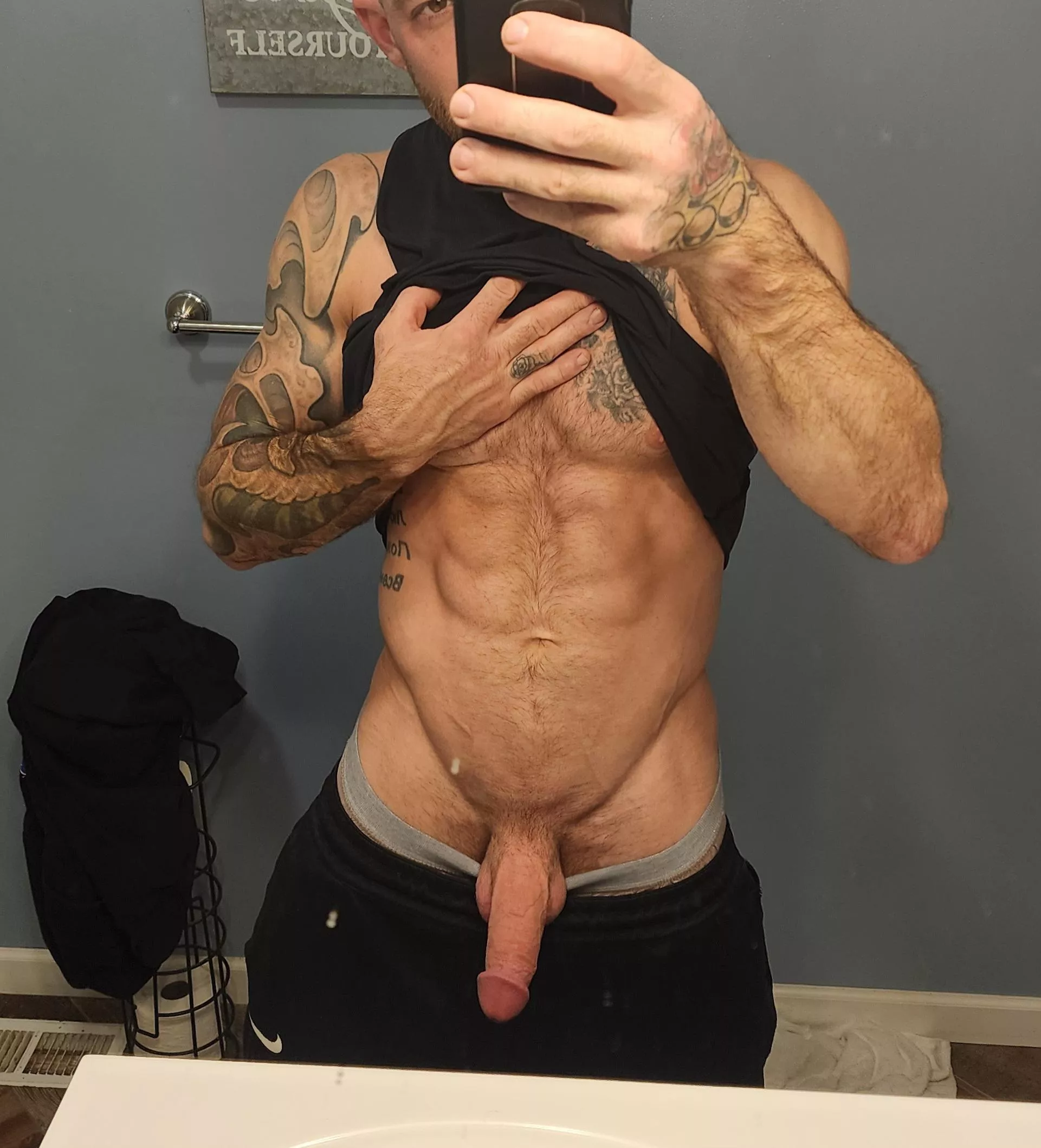 Who's trying to fuck this (35) yr old dad after the gym?