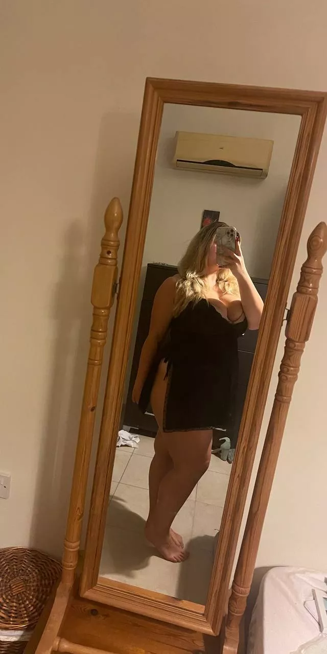 Would you let a Chubby girl ride ?🍑