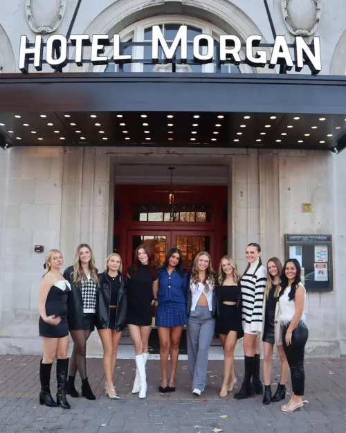 [10] Who are you sharing a room with?