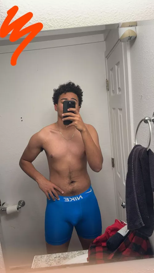 19, college bro, older guys hmu. Sc: vxprz.kj