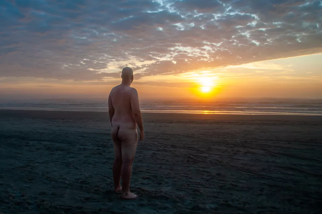 (24y) One of the most wonderful sunrises I've ever had. Life is so perfect.