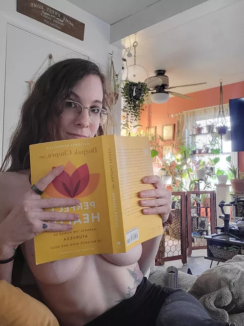 A little afternoon reading 😋