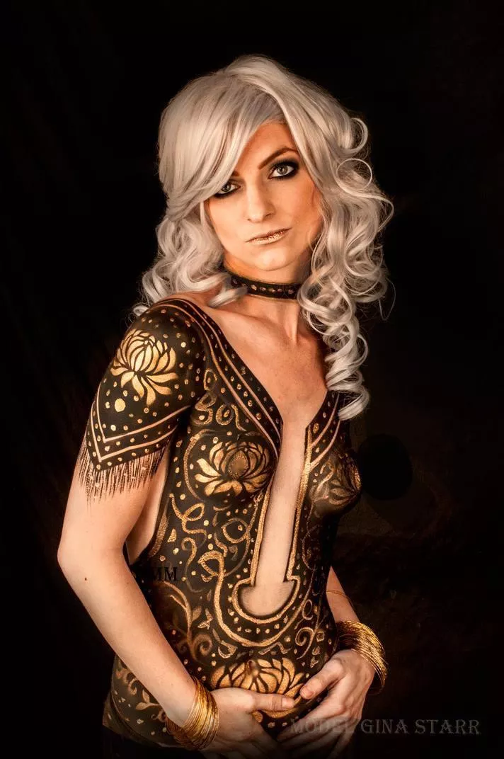 Black and gold Mehron