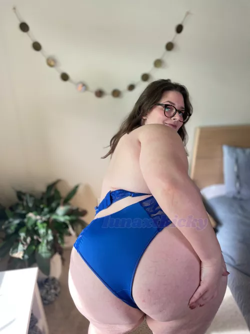 blue booty cutie
