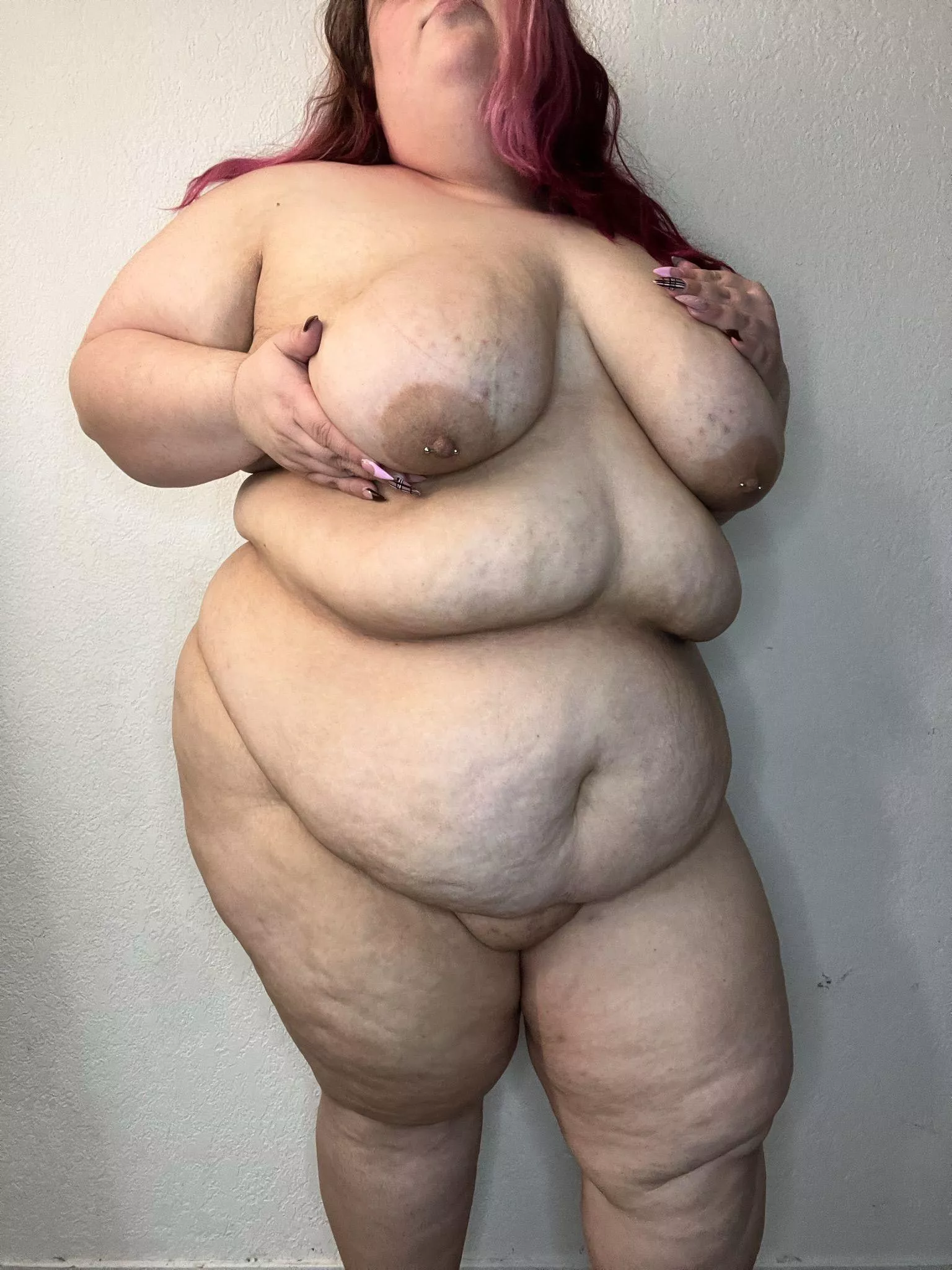 Feeling down? Let this NSFW pic turn things around. 😄