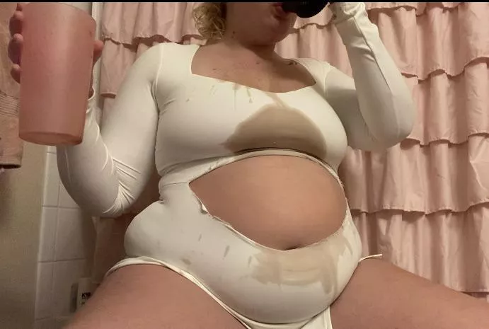 Hmmm wonder why this dress won’t fit anymore🐷🥵