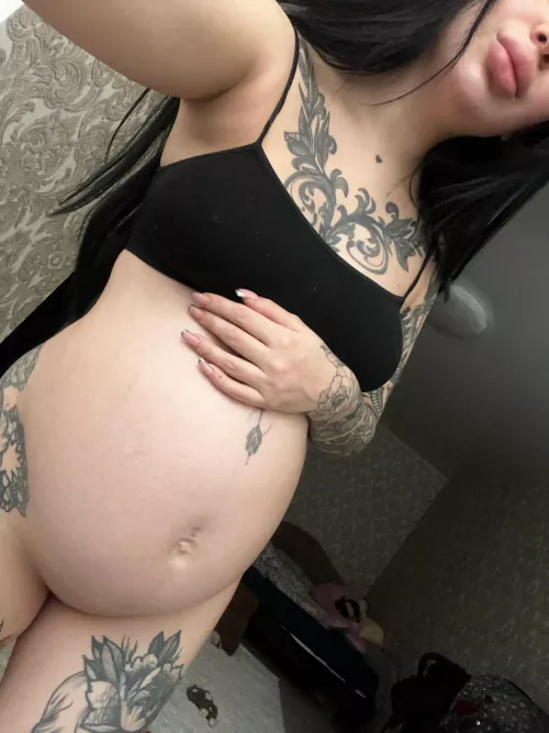 I need honest opinion, Do you think my belly is pretty? 💗