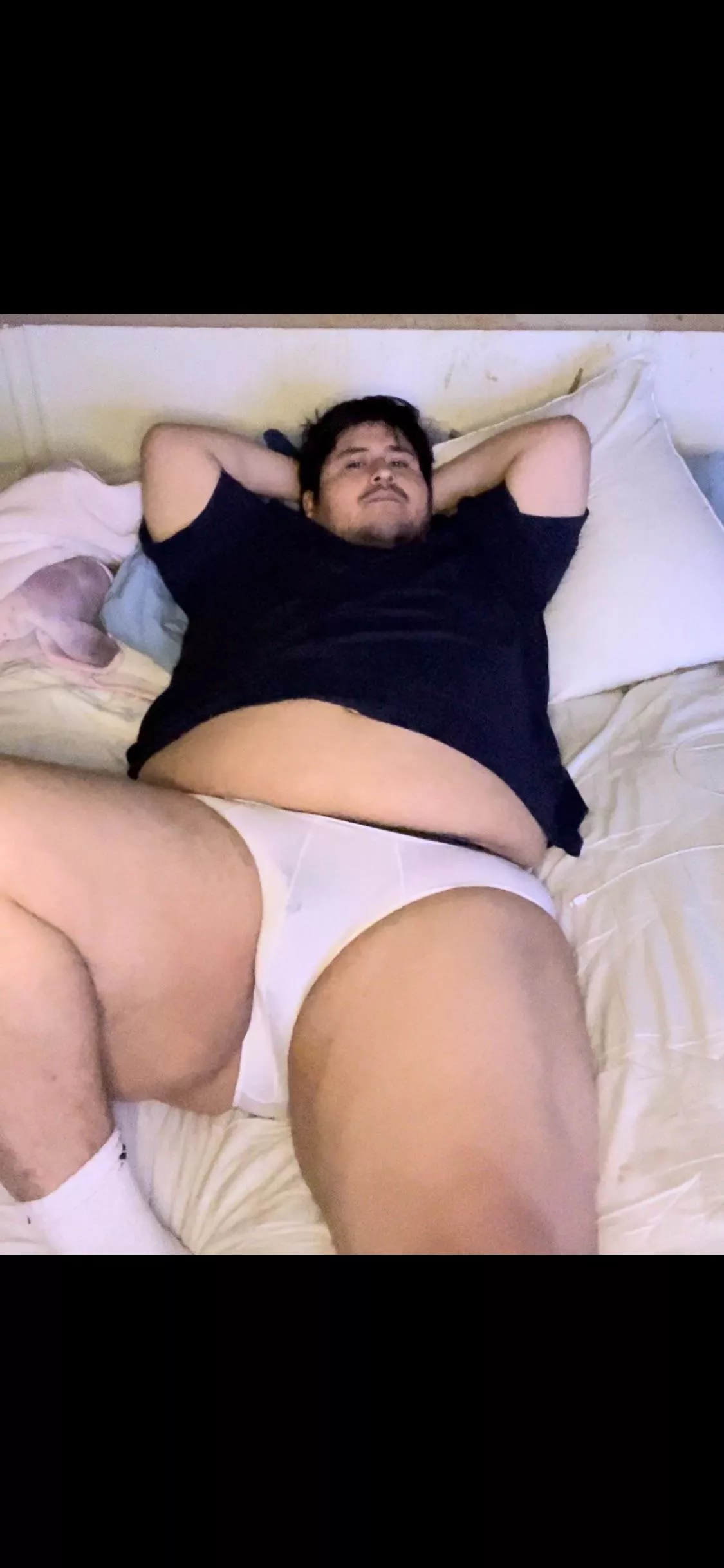 Ignore my dirty poor person room 😭