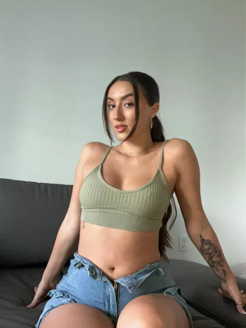 I'm feeling sexy with this green top [IMG]