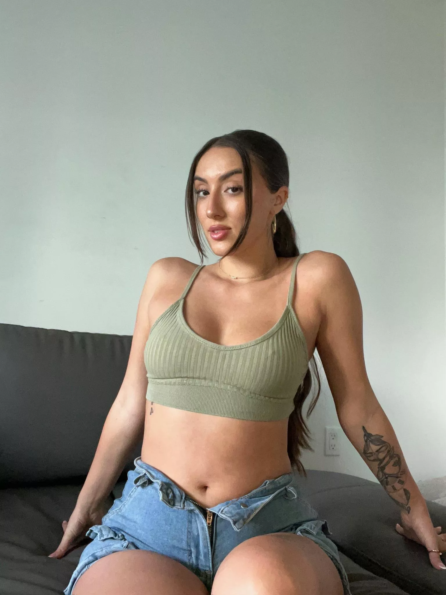 I'm feeling sexy with this green top [IMG]