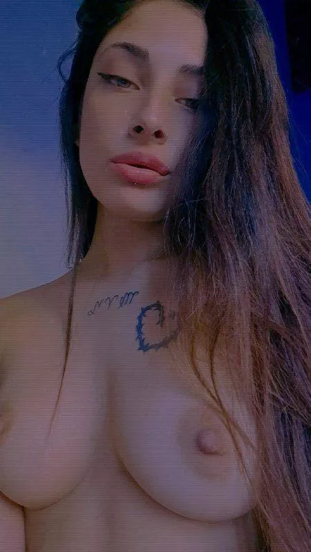 i´m horny and wet rn