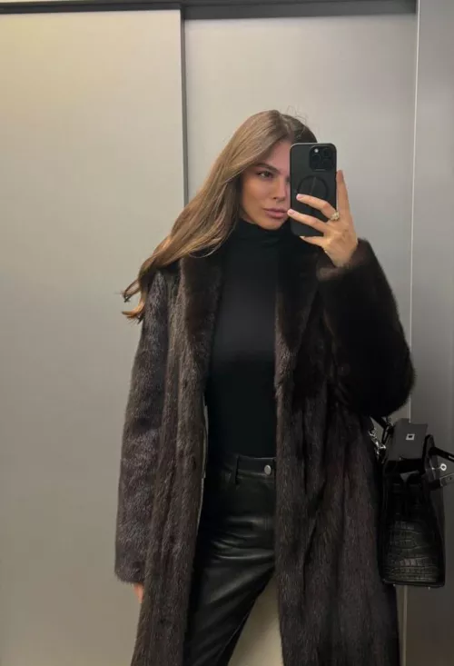 In elevator (IG story 14/12/2023)