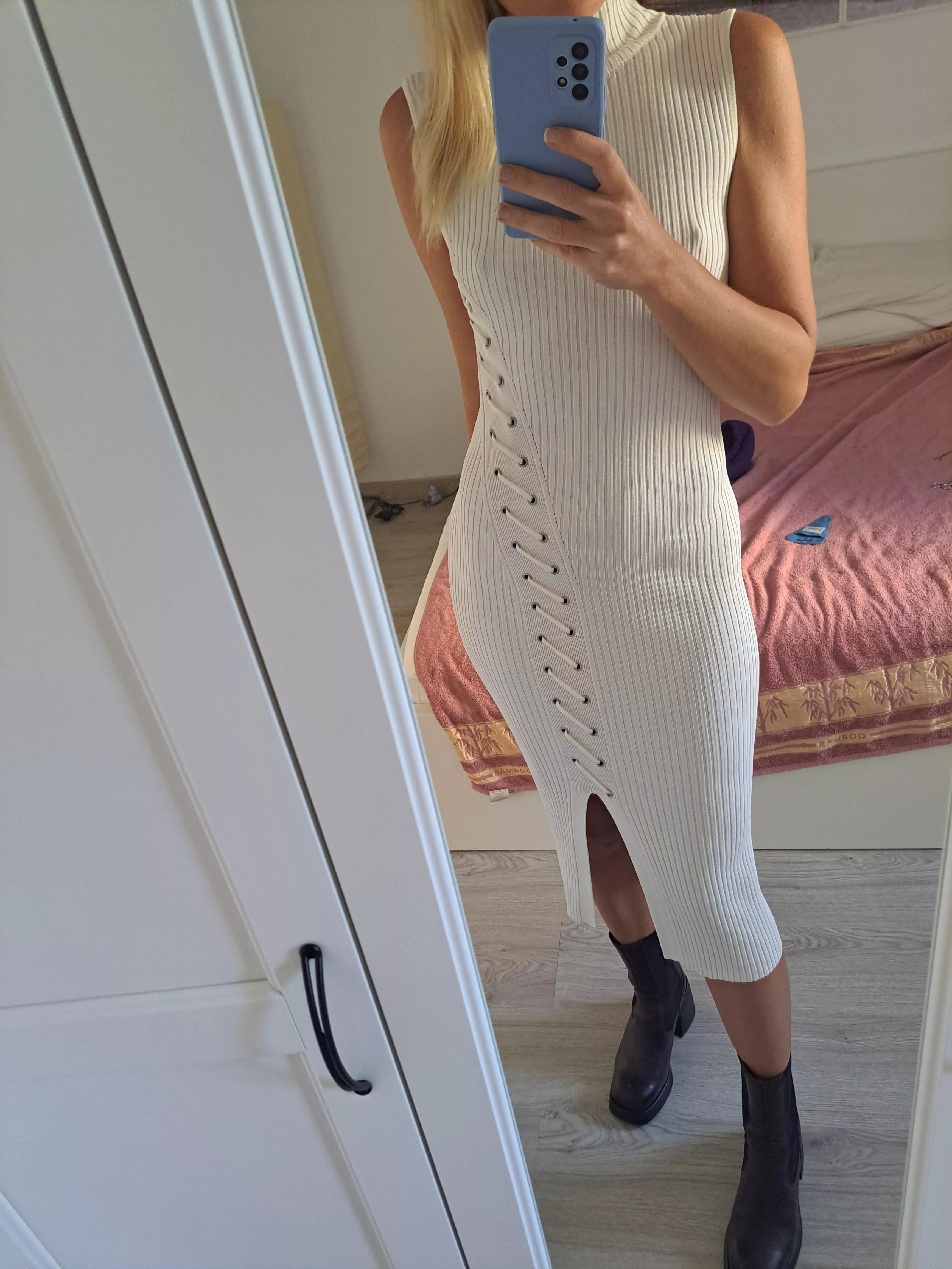 Is that a good outfit for a very formal dinner?