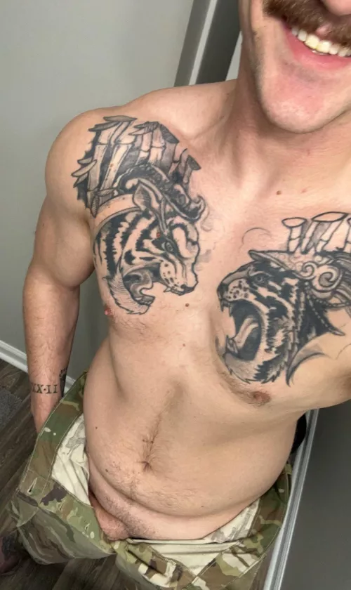 It’s cold out. Wanna share body heat?😏