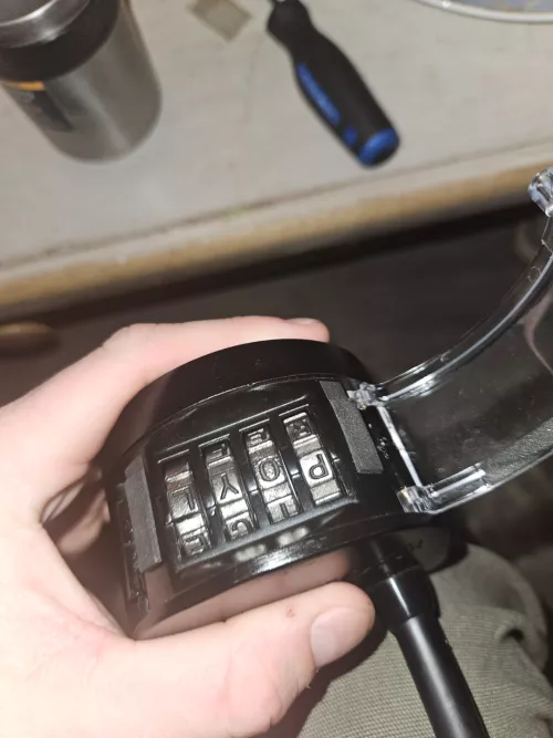 Keys stuck in 4 digit combination lock. I'm trapped!! Someone please help