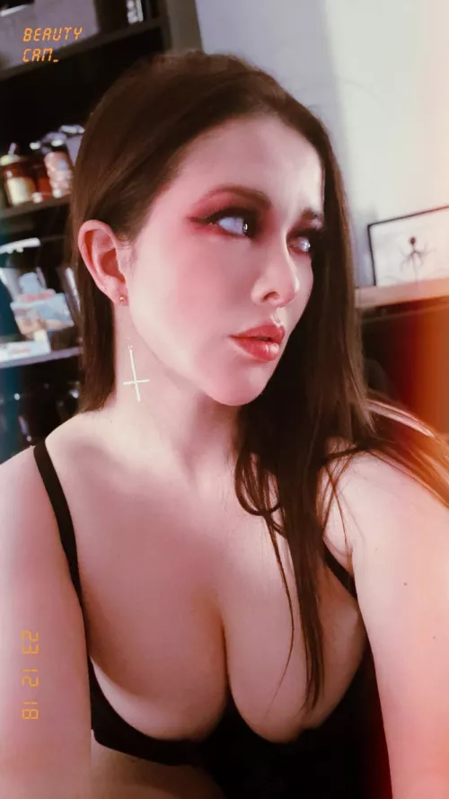 Looking for a gamer gf?