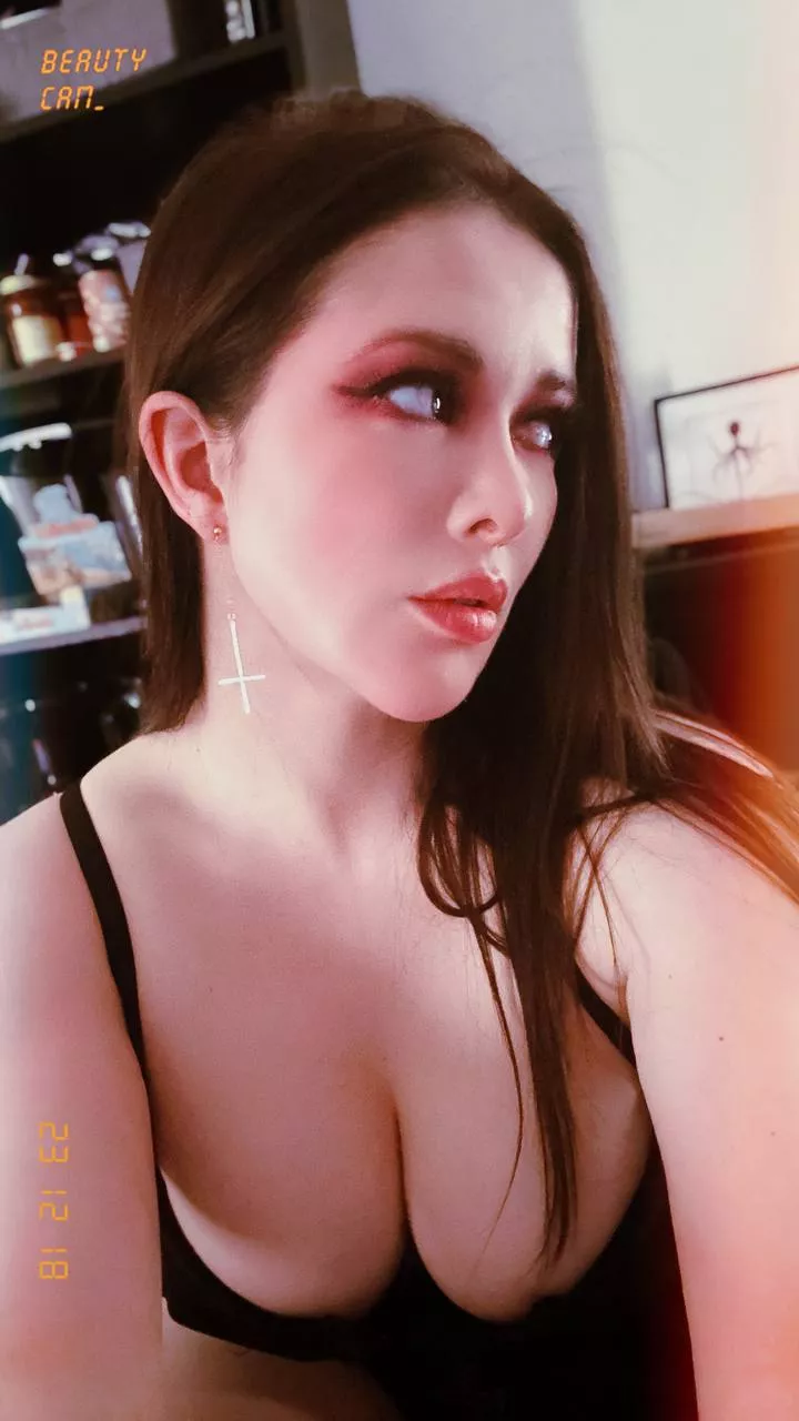 Looking for a gamer gf?