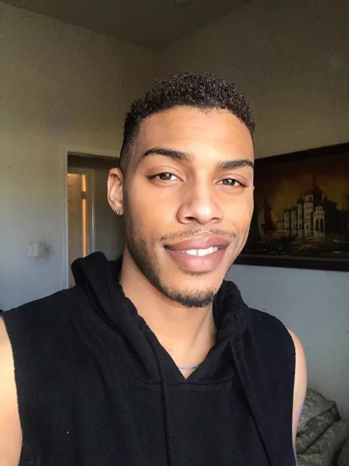 My last pic in a fake army jacket seemed to upset some of you guys. Sorry about that.🤷🏽♂️ Hope you guys all have a great day.