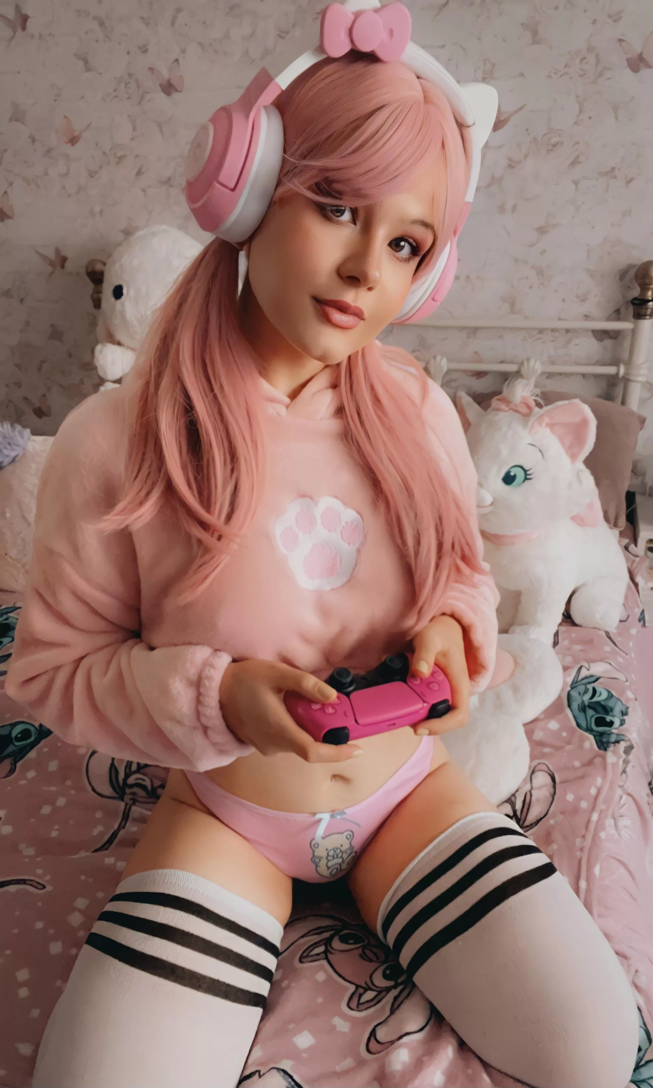 Play Skyrim with me.