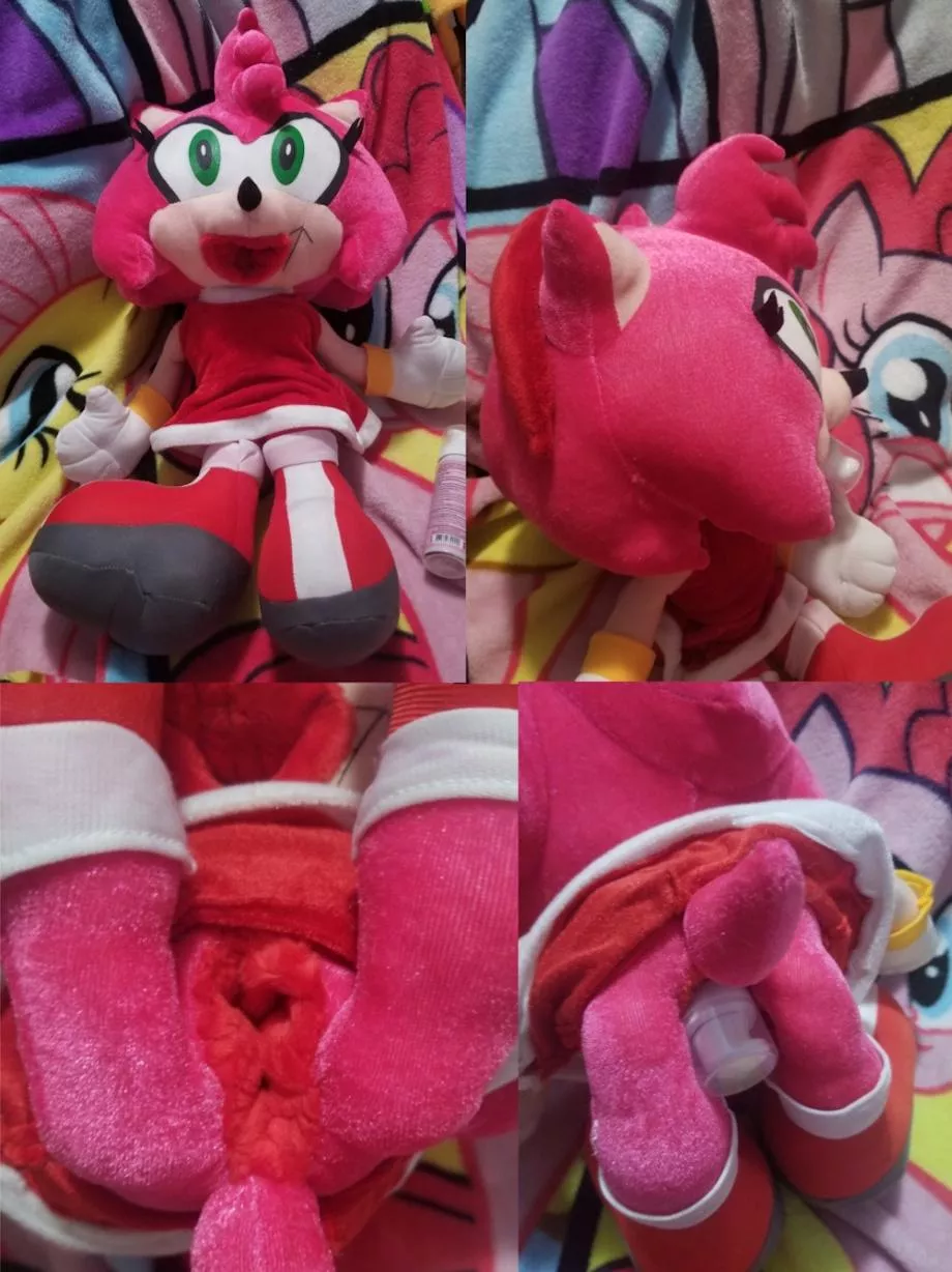 Recently commissioned NSFW fuckable female Amy Rose the hedgehog from Sonic with useable mouth and pussy