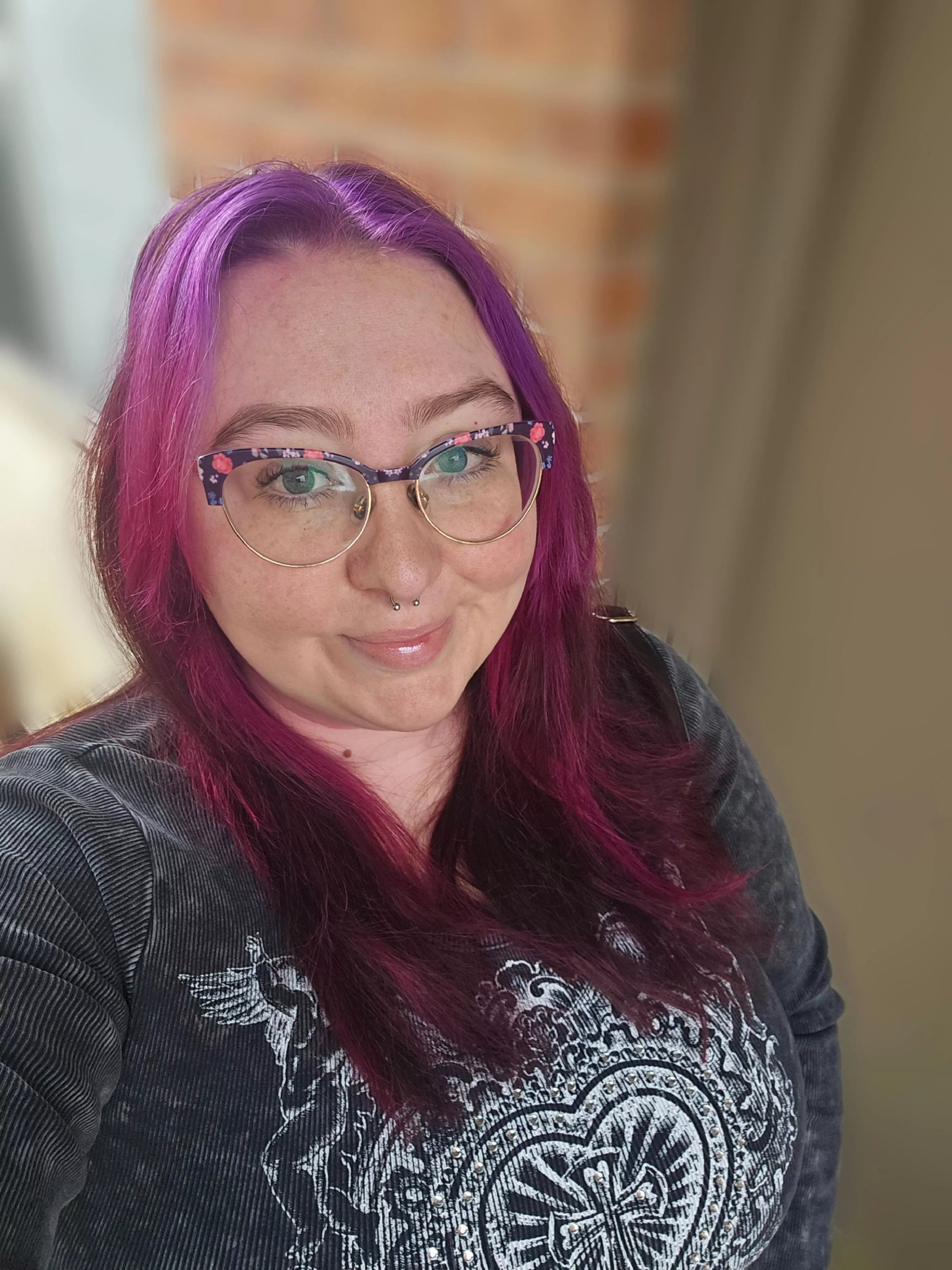 still so obsessed with my hair 💗 hope everyone stays safe & warm in this crazy weather 🥶