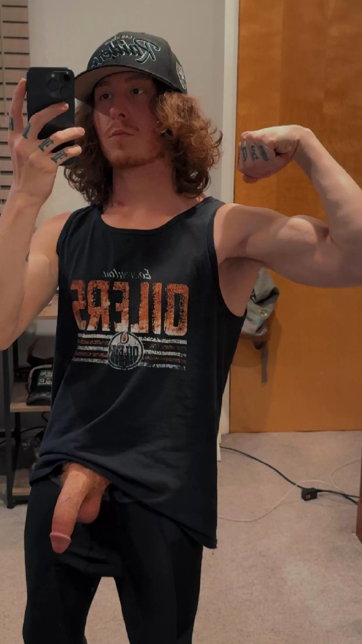 Sup you guys like my new under armor leggings?💪🏼