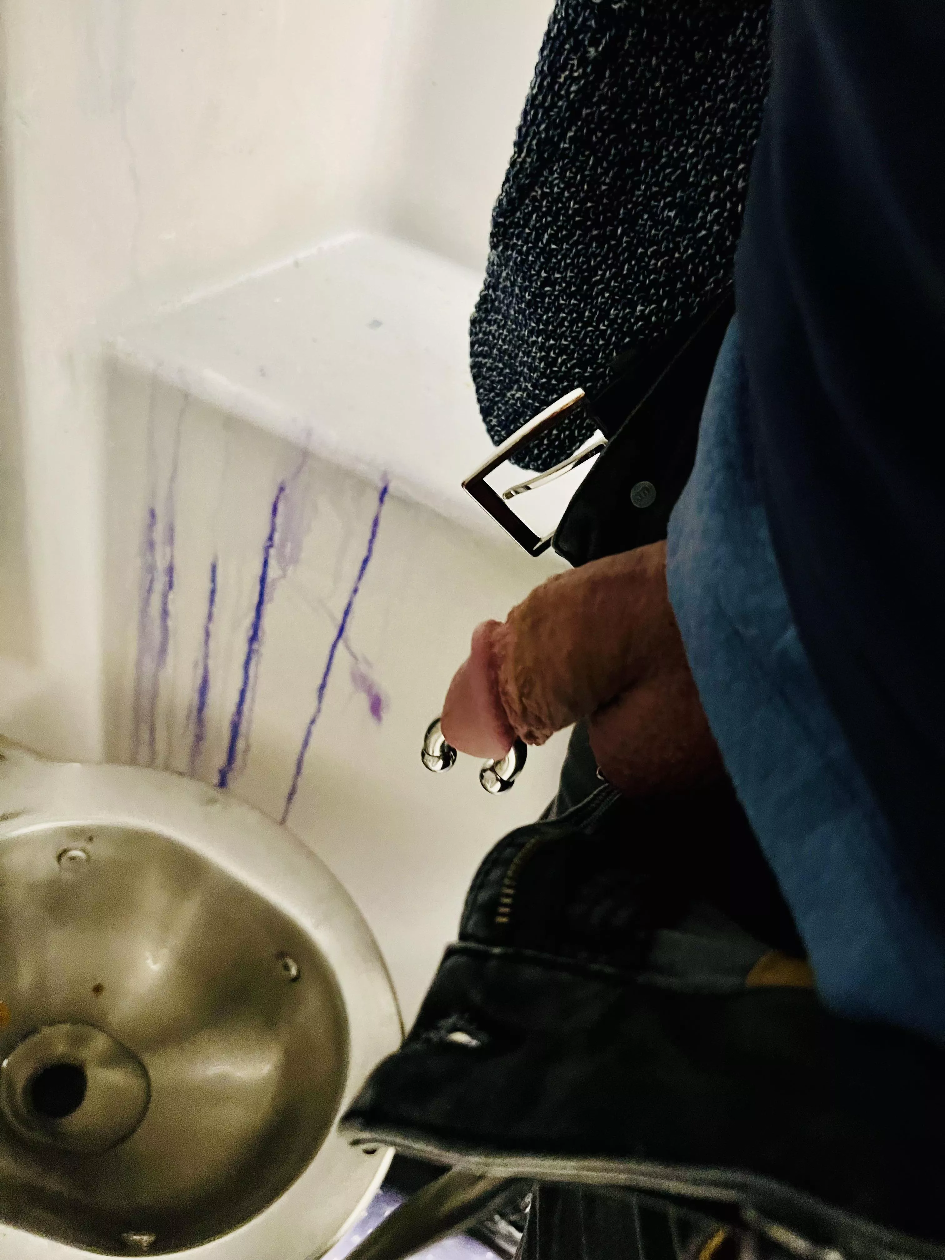 Today no one is here to suck my dick ☹️