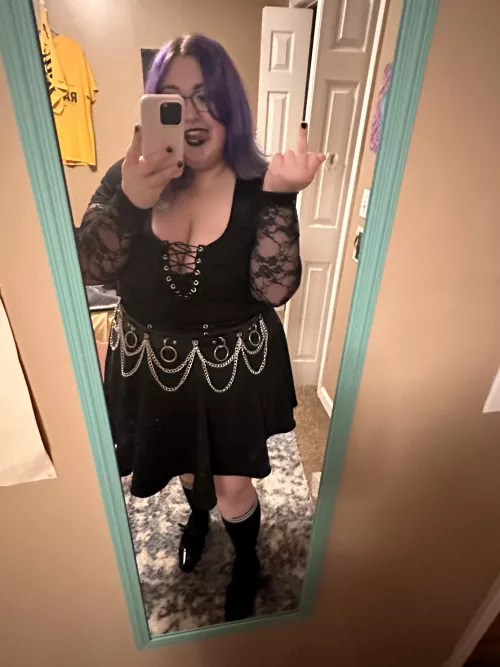 went out to a goth club & had the best time 😊